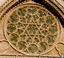 Rosetón de la Puerta Principal de la Catedral de Burgos. El símbolo de Salomón es una estrella de seis picos dentro de un círculo. Simboliza la unión de los opuestos y del cosmos entero.